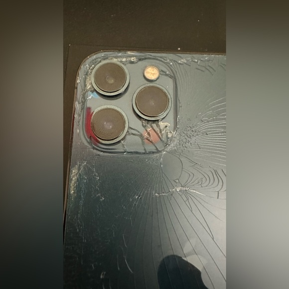 iPhone 12 Pro Max - Picture 8 of 11